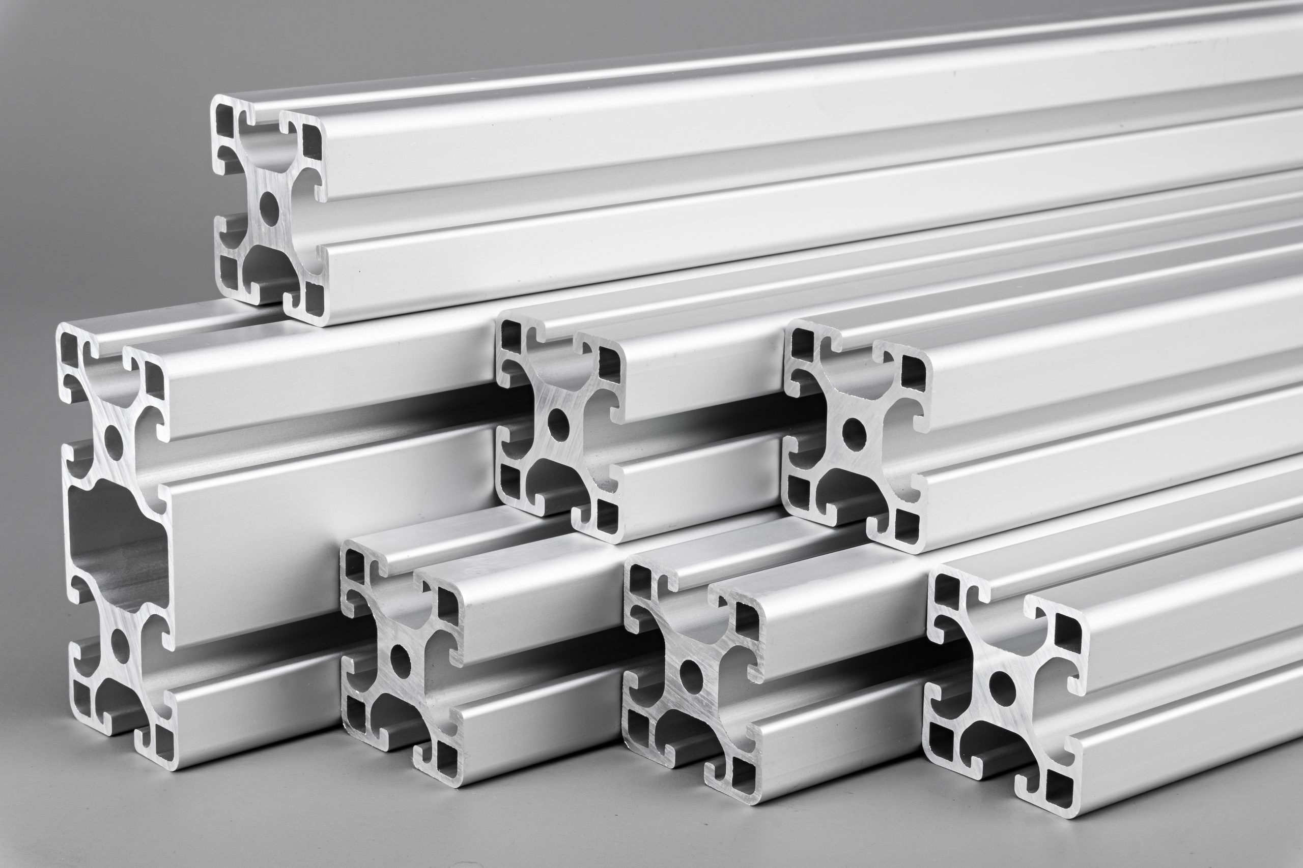 Hình ảnh Thanh nhôm định hình là gì (aluminum extrusion) . Dùng cho khung cửa nhôm cao cấp, khung máy công nghiệp, lan can, mặt dựng, nội thất, linh kiện điện tử và trong sản xuất thiết bị máy móc