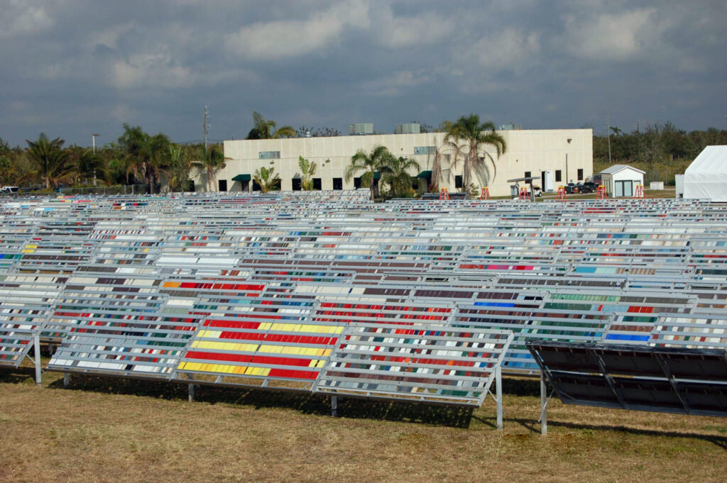 Bãi phơi mẫu thử nghiệm độ bền sơn ngoài trời tại Florida theo tiêu chuẩn AAMA 2605